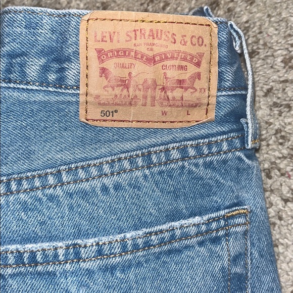 Levi's Women's High Rise Jeans in Classic Blue - Picture 2 of 6